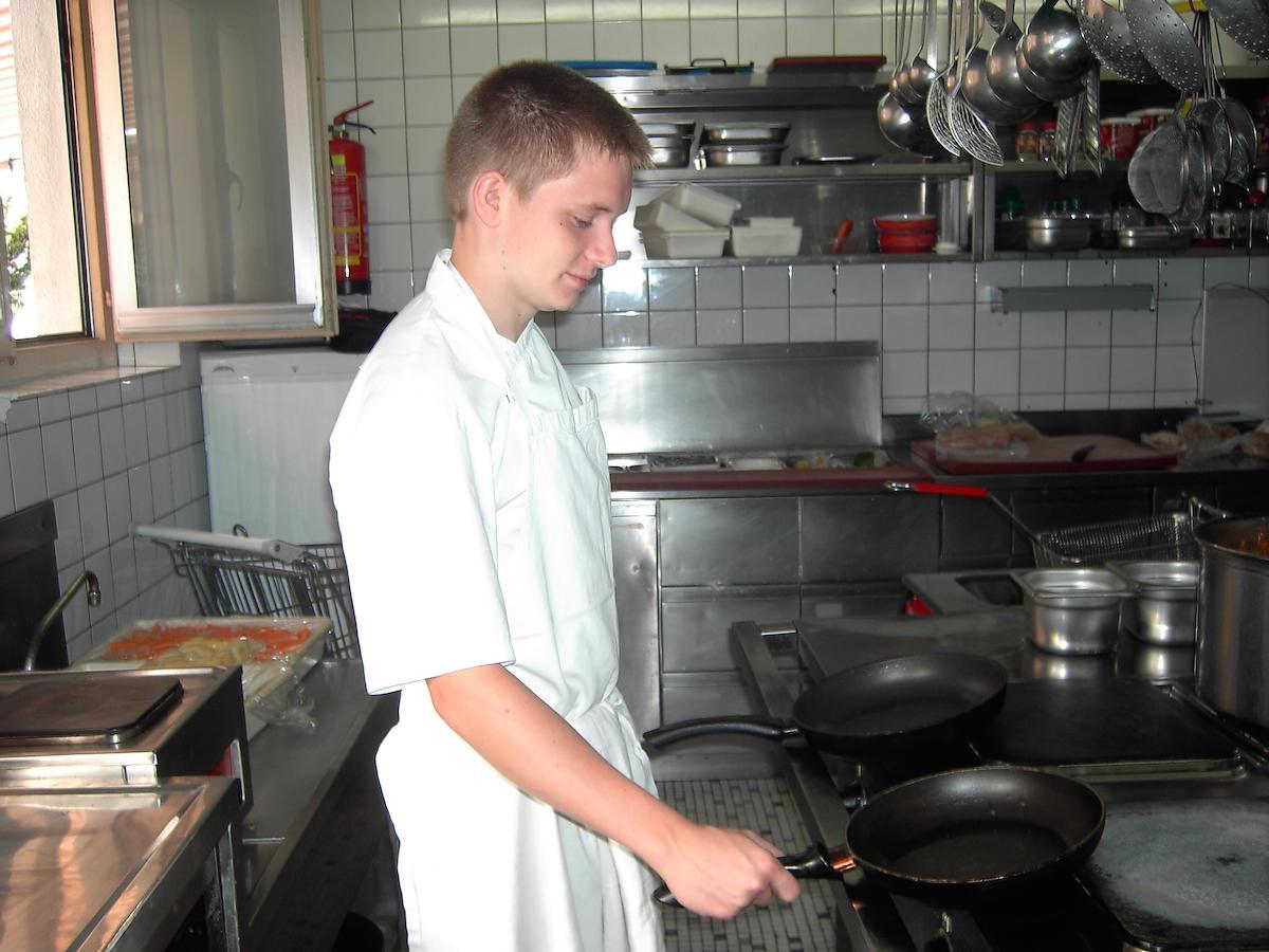 Hotel Restaurant Klosterli Pieterlen Екстериор снимка