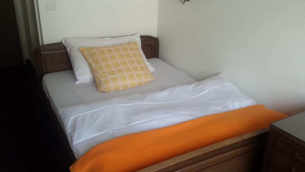 Hotel Restaurant Klosterli Pieterlen Екстериор снимка